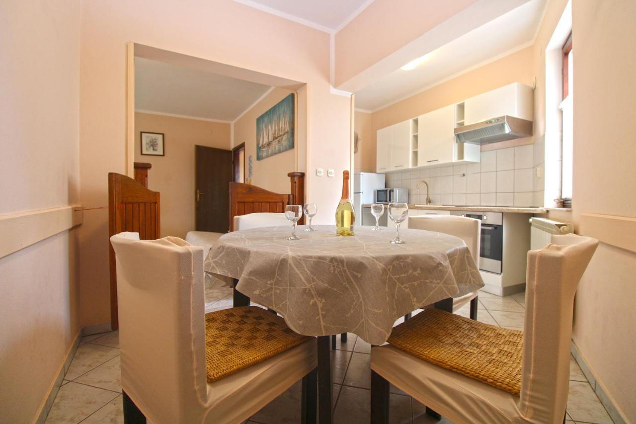 Apartment Mirela 2145 Fažana Eksteriør billede