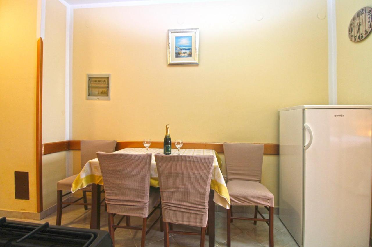 Apartment Mirela 2145 Fažana Eksteriør billede